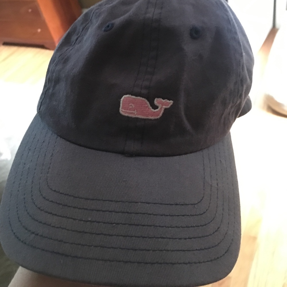 Navy and pink vineyard vines hat